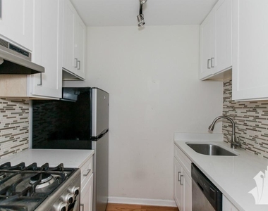 2520 W Leland Ave - Photo Thumbnail 4