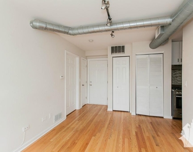 2520 W Leland Ave - Photo Thumbnail 2