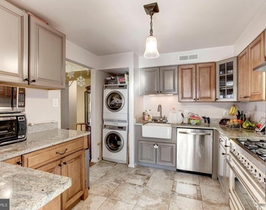 150 Monroe Street - Photo Thumbnail 10