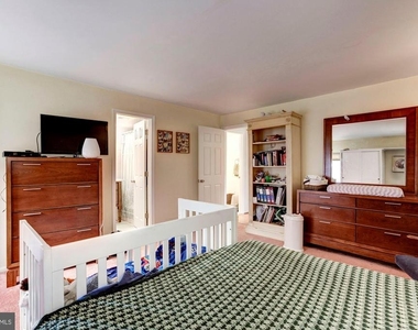 150 Monroe Street - Photo Thumbnail 16