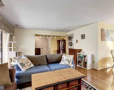 150 Monroe Street - Photo Thumbnail 4