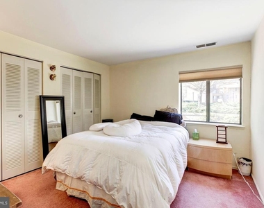 150 Monroe Street - Photo Thumbnail 18