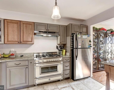 150 Monroe Street - Photo Thumbnail 13