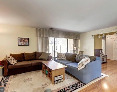 150 Monroe Street - Photo Thumbnail 5