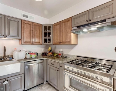 150 Monroe Street - Photo Thumbnail 12
