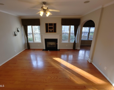 606 Lyon Tree Lane - Photo Thumbnail 3