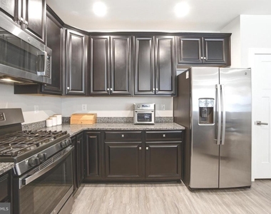 10020 Ruffian Way - Photo Thumbnail 7