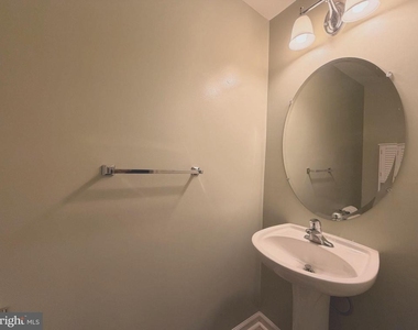 605 Tivoli Road - Photo Thumbnail 2