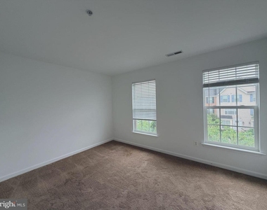 605 Tivoli Road - Photo Thumbnail 11