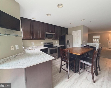 605 Tivoli Road - Photo Thumbnail 5