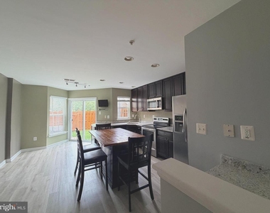605 Tivoli Road - Photo Thumbnail 4