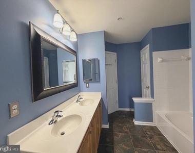 605 Tivoli Road - Photo Thumbnail 12