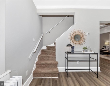 2905 Goodwood Road - Photo Thumbnail 17