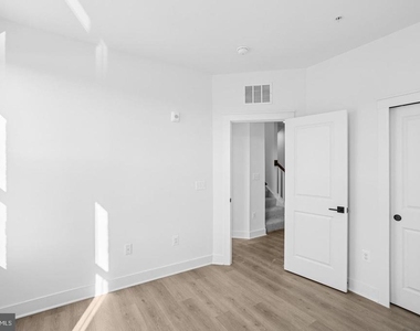 118 Locke Street - Photo Thumbnail 3