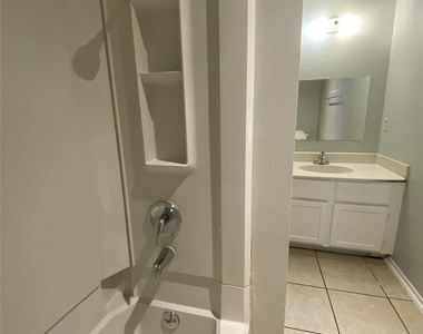 2602 Aftonshire Way - Photo Thumbnail 12