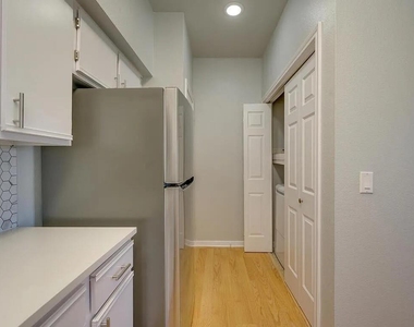 2320 Gracy Farms Ln - Photo Thumbnail 8