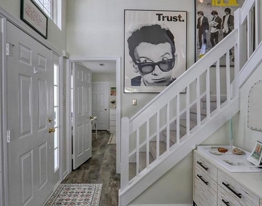 108 Seabright Way - Photo Thumbnail 11