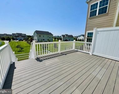 1066 Wickersham Way - Photo Thumbnail 22
