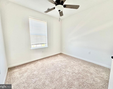 1066 Wickersham Way - Photo Thumbnail 18
