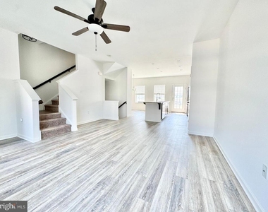 1066 Wickersham Way - Photo Thumbnail 8