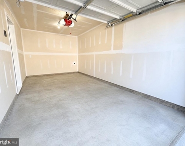 1066 Wickersham Way - Photo Thumbnail 27