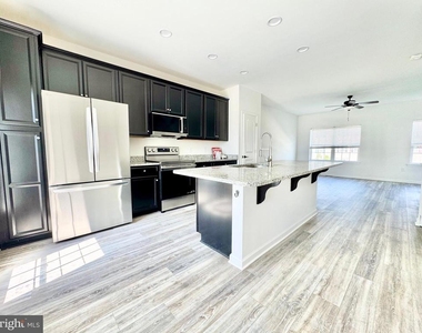 1066 Wickersham Way - Photo Thumbnail 7