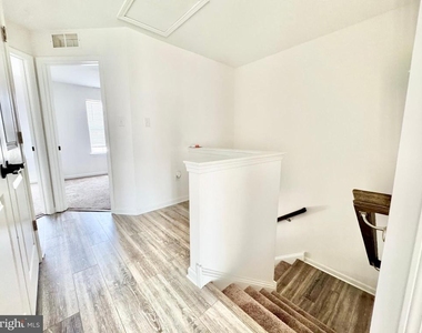 1066 Wickersham Way - Photo Thumbnail 10