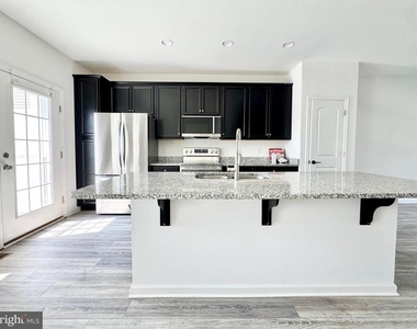 1066 Wickersham Way - Photo Thumbnail 6