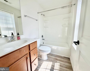 1066 Wickersham Way - Photo Thumbnail 14