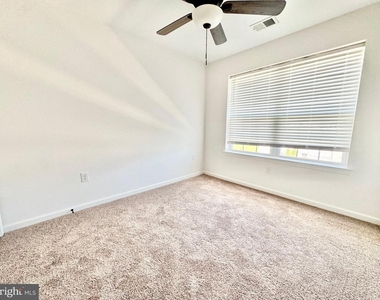 1066 Wickersham Way - Photo Thumbnail 15