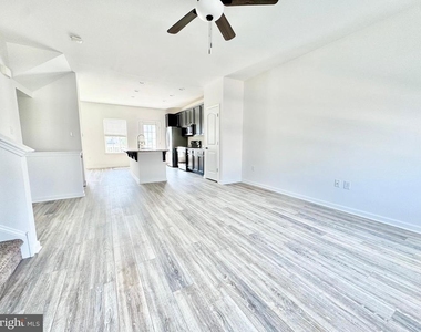 1066 Wickersham Way - Photo Thumbnail 9
