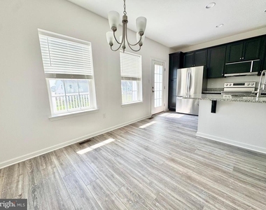 1066 Wickersham Way - Photo Thumbnail 4