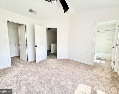 1066 Wickersham Way - Photo Thumbnail 12