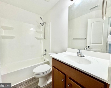 1066 Wickersham Way - Photo Thumbnail 17