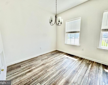 1066 Wickersham Way - Photo Thumbnail 5