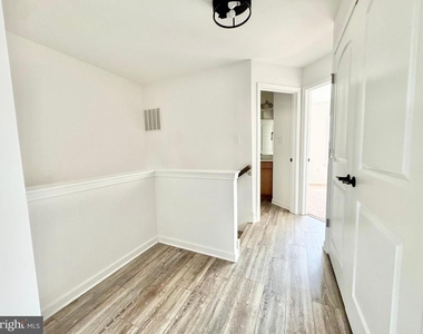 1066 Wickersham Way - Photo Thumbnail 20