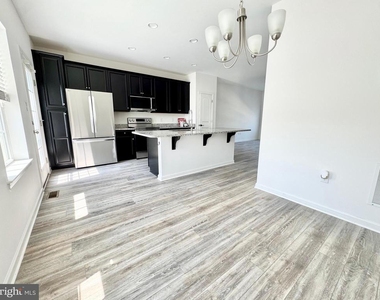 1066 Wickersham Way - Photo Thumbnail 3