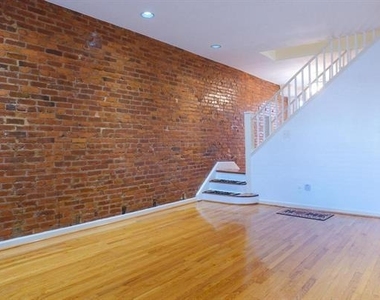 1209 E Street Ne - Photo Thumbnail 3