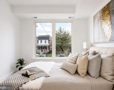 1001 Bryant Street Ne - Photo Thumbnail 4