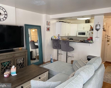 922 24th Street Nw - Photo Thumbnail 2