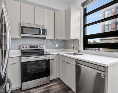 506 H Street Ne - Photo Thumbnail 3