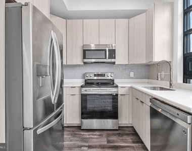 506 H Street Ne - Photo Thumbnail 2