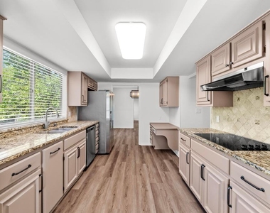 6603 Whitemarsh Valley Walk - Photo Thumbnail 10