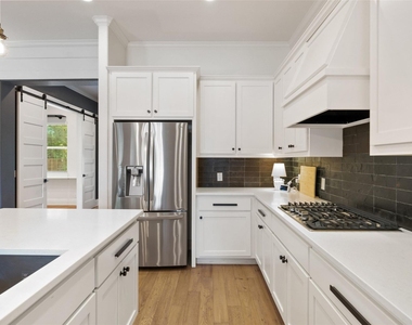 1410 Hart St - Photo Thumbnail 14