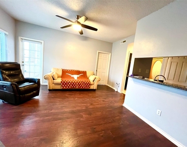 3001 Cedar St - Photo Thumbnail 2