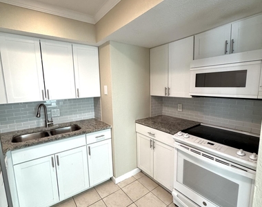 100 Fairway Park Boulevard - Photo Thumbnail 1