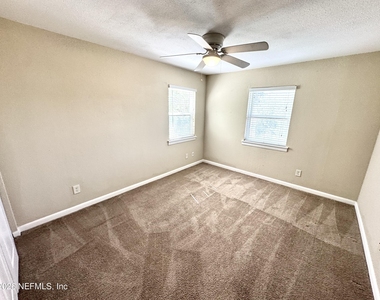100 Fairway Park Boulevard - Photo Thumbnail 3