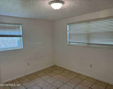 122 N Myrtle Street - Photo Thumbnail 5