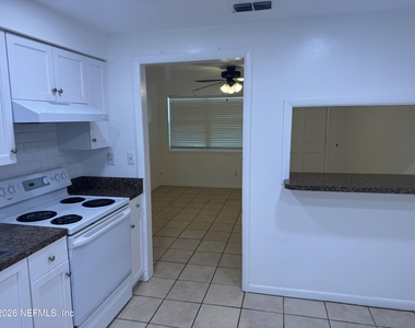 122 N Myrtle Street - Photo Thumbnail 6