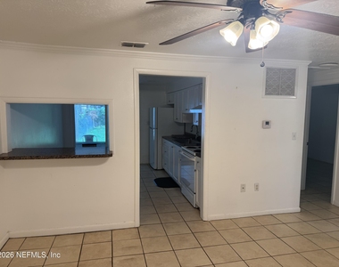 122 N Myrtle Street - Photo Thumbnail 4